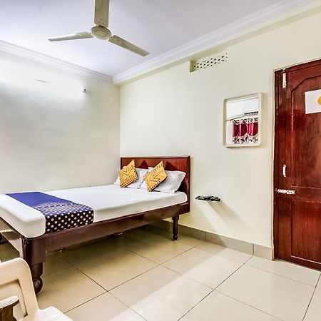 Spot On Sri Surya Lodge Гунтур Экстерьер фото